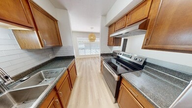 500 E Riverside Dr in Austin, TX - Foto de edificio - Building Photo