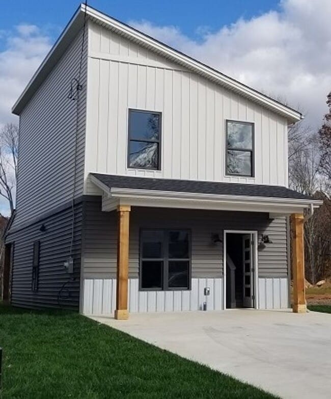 property at 3044 Fulton St