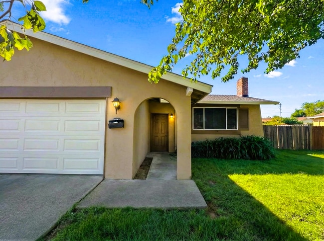 1037 Mockingbird Ln in Fairfield, CA - Building Photo - Building Photo