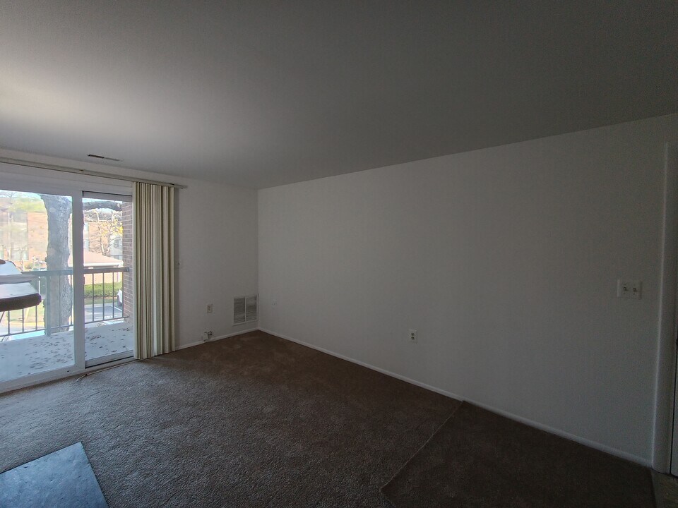 13211 Chalet Pl, Unit 4-204 in Germantown, MD - Building Photo