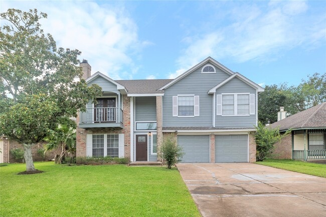 3122 Lazy Brook Dr in Sugar Land, TX - Foto de edificio - Building Photo