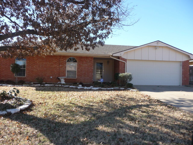 2304 NW 76th St in Lawton, OK - Building Photo