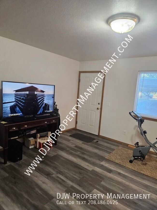 1105 E Amity Ave in Nampa, ID - Foto de edificio - Building Photo