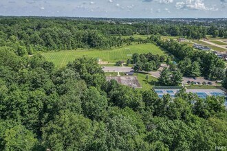 1106 W Countryside Ln in Bloomington, IN - Foto de edificio - Building Photo