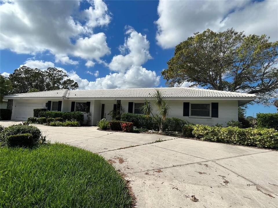 2018 S Beneva Rd in Sarasota, FL - Building Photo