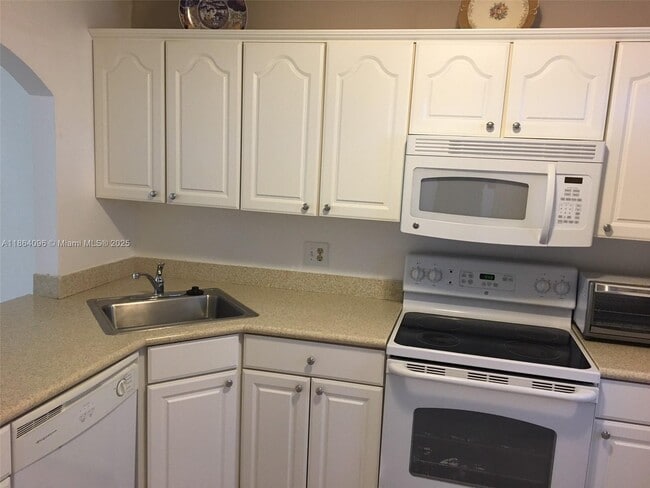 property at 2571 Aragon Blvd