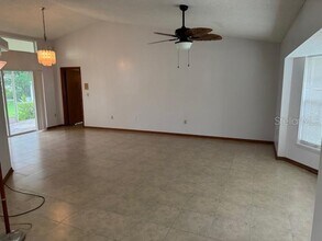 8201 Rhanbuoy Rd in Spring Hill, FL - Building Photo - Building Photo