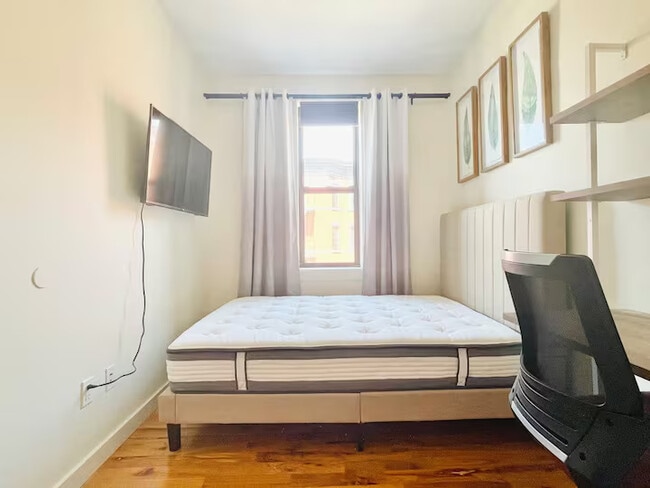Furnished room/NOT APARTMENT, Unit 5 in Brooklyn, NY - Building Photo - Building Photo
