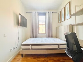 Furnished room/NOT APARTMENT, Unit 5 in Brooklyn, NY - Foto de edificio - Building Photo