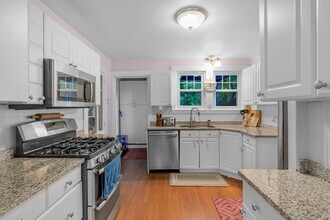 196 Atlantic Ave in Marblehead, MA - Foto de edificio - Building Photo