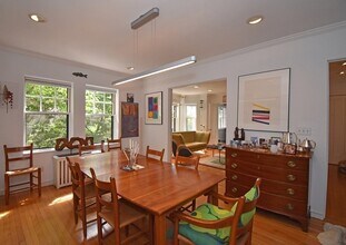 993 Memorial Dr, Unit 203 in Cambridge, MA - Building Photo - Building Photo