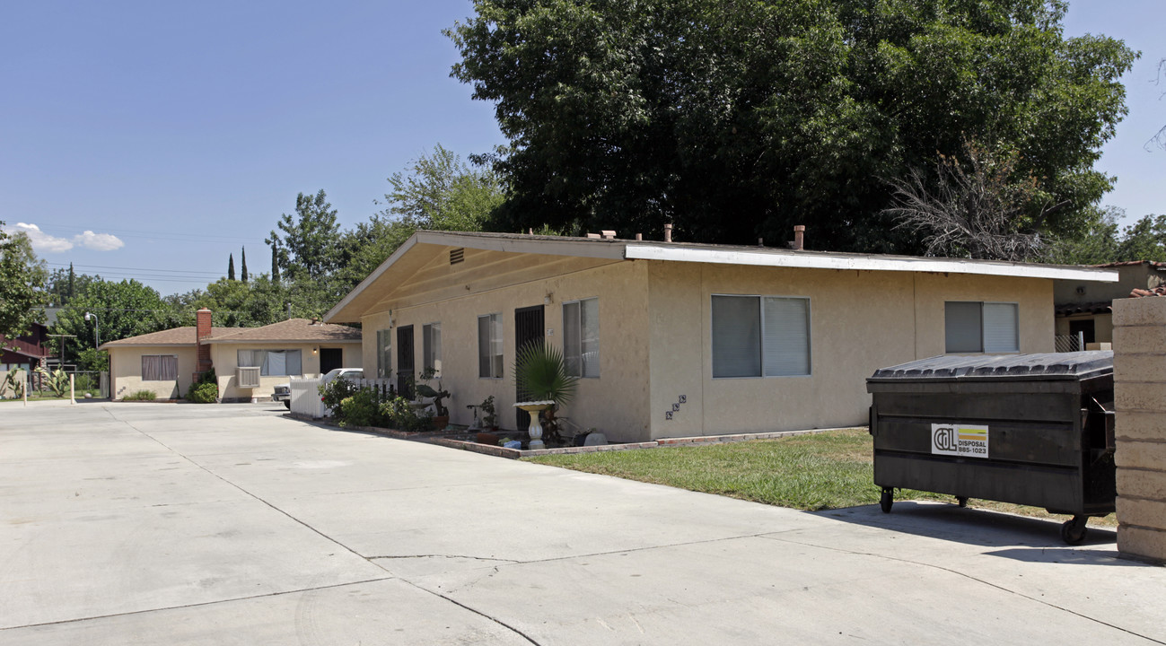 7157-7171 Garden Dr in San Bernardino, CA - Foto de edificio