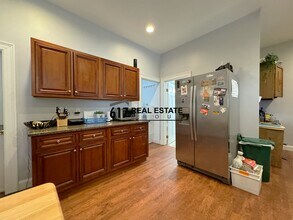 119 Franklin St, Unit 1 in Boston, MA - Foto de edificio - Building Photo