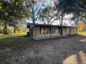 29074 S Range Rd in Livingston, LA - Foto de edificio - Building Photo