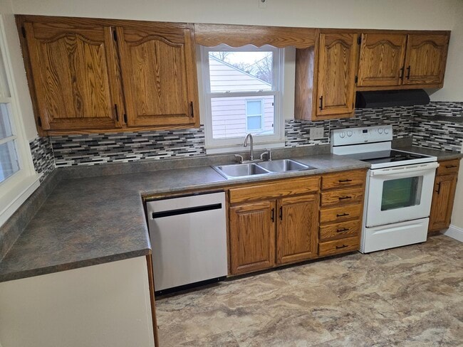 2108 Tackle St in Essexville, MI - Building Photo - Building Photo