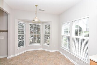 614 Bayou Cir in Lake Wylie, SC - Foto de edificio - Building Photo
