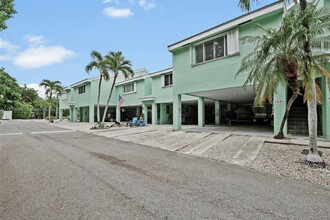 9808 Magellan Dr in Key Largo, FL - Foto de edificio - Building Photo