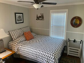 1237 E Pleasant Run Pkwy S Dr in Indianapolis, IN - Foto de edificio - Building Photo