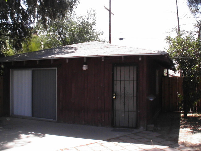 867 E Academy Ave in Tulare, CA - Building Photo - Building Photo