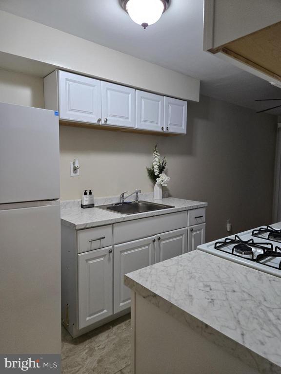 property at 3432 Ashfield Ln