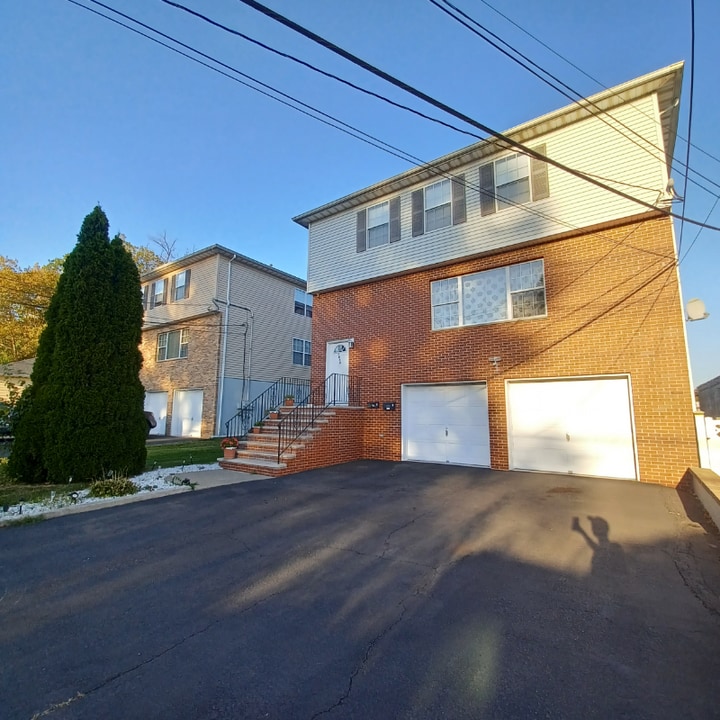 1013 Walnut St. in Roselle, NJ - Building Photo
