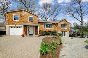 38 Shadow Ln in Mamaroneck, NY - Building Photo