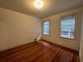 27 Durham St, Unit 2 in Somerville, MA - Building Photo - Building Photo