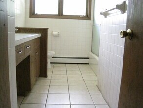 2319 N Hillcrest Pky, Unit 2319 in Altoona, WI - Building Photo - Building Photo