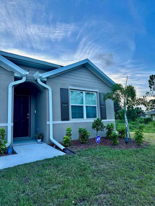 1468 Schumann Dr in Sebastian, FL - Building Photo
