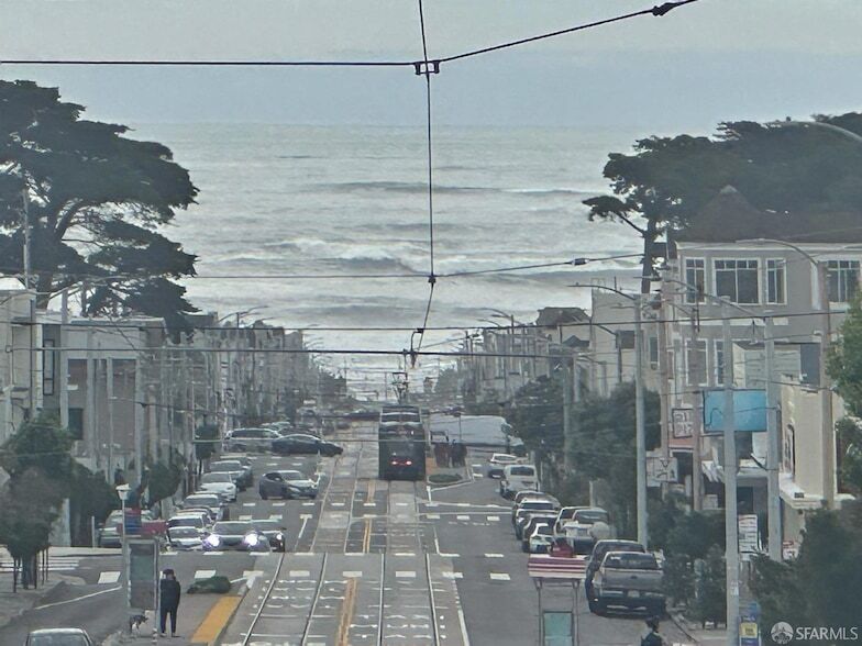 1927 Taraval St, Unit 2 in San Francisco, CA - Building Photo