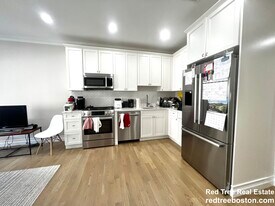 14 Mount Hood Rd, Unit 3 in Boston, MA - Building Photo