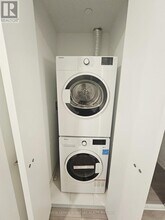 1 Fairview Rd E in Mississauga, ON - Building Photo - Building Photo