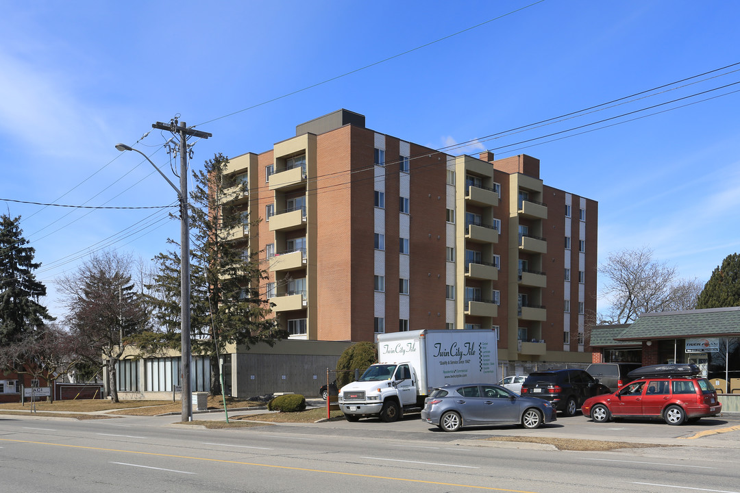 Princess Apartments in Kitchener, ON - Building Photo