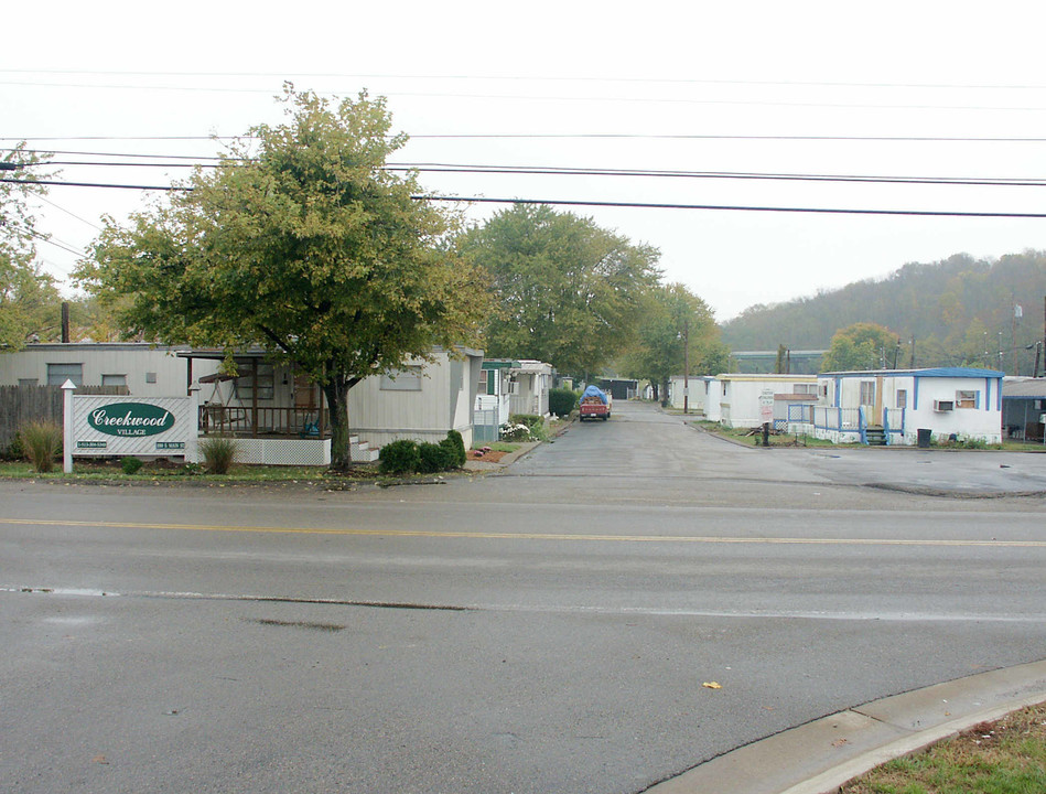 Creekwood Village in Middletown, OH - Foto de edificio