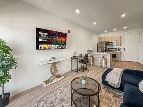 2400 E Huntingdon St in Philadelphia, PA - Building Photo - Building Photo