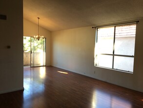 1315 S Bundy Dr in Los Angeles, CA - Building Photo - Building Photo