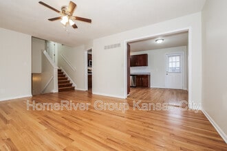 12818 E 50th Terrace in Independence, MO - Foto de edificio - Building Photo