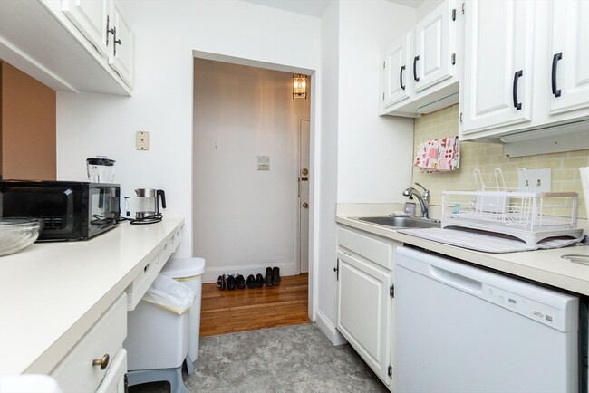 209 W Newton St, Unit 3 in Boston, MA - Building Photo - Building Photo