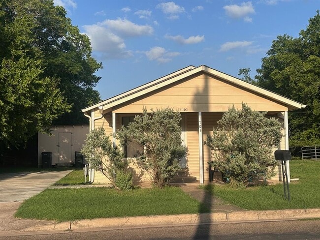 property at 1703 Carter St