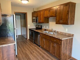 1966 Peach Dr NE in Sauk Rapids, MN - Building Photo