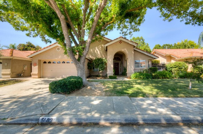 5582 W Wathen Ave in Fresno, CA - Building Photo - Building Photo
