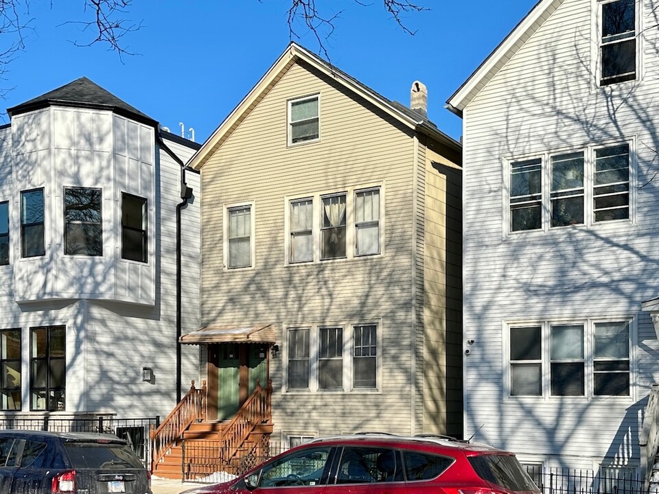 2553 N Marshfield Ave in Chicago, IL - Building Photo