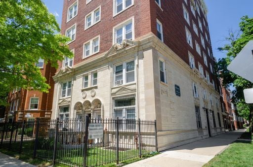 property at 7456 N Greenview Ave