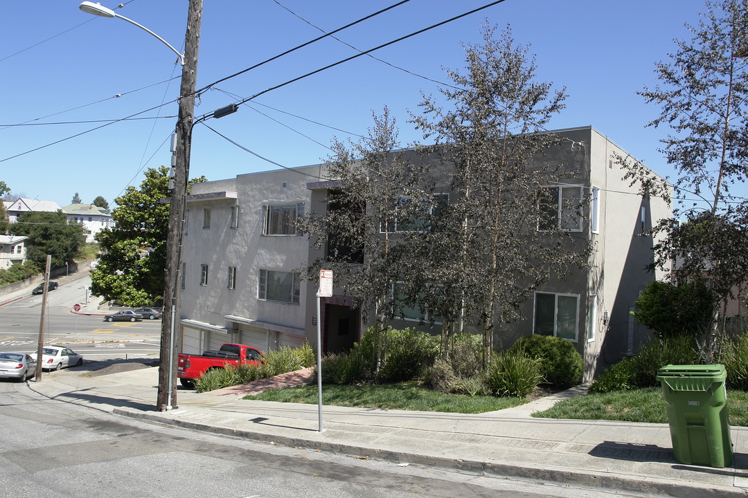 2207 Ivy Dr in Oakland, CA - Foto de edificio