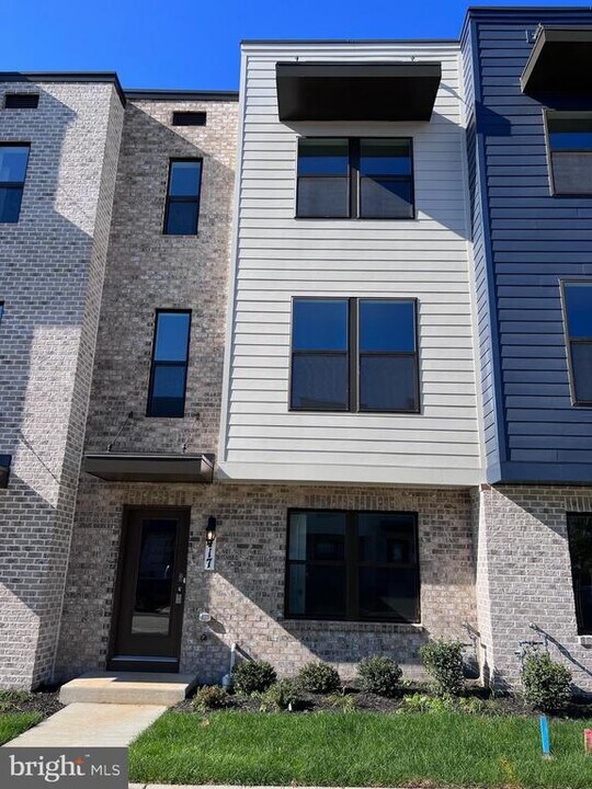 417 Carroll Walk Ave in Frederick, MD - Building Photo