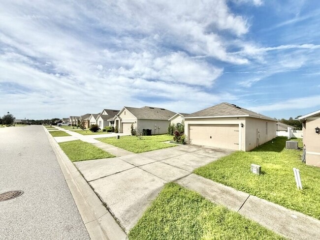 157 Sunny Day Wy in Davenport, FL - Building Photo - Building Photo