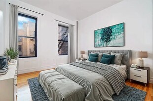 164 Waverly Pl in New York, NY - Building Photo