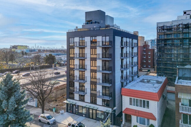 Skylimit Tower in Woodside, NY - Foto de edificio - Building Photo