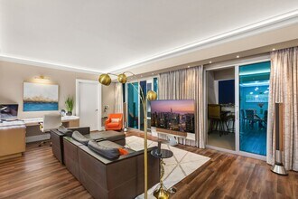 2700 Las Vegas Blvd S in Las Vegas, NV - Building Photo - Building Photo
