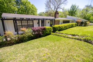 213 White Dr, Unit White Drive Whole House in Starkville, MS - Building Photo